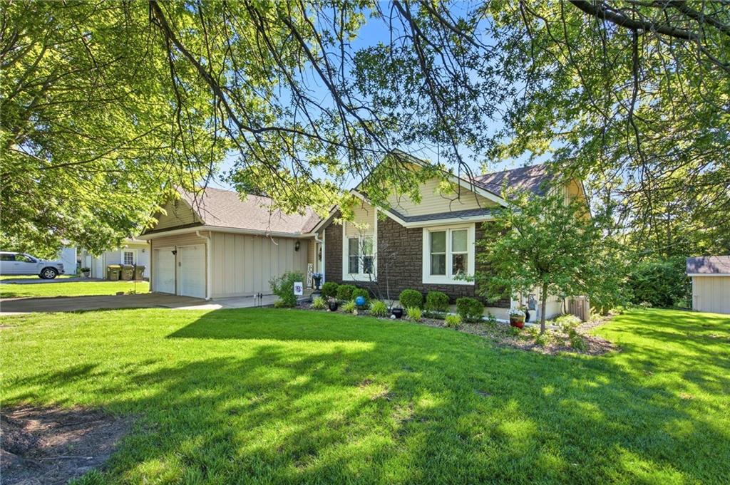 15015 Broadmoor St, Overland Park, KS 66223