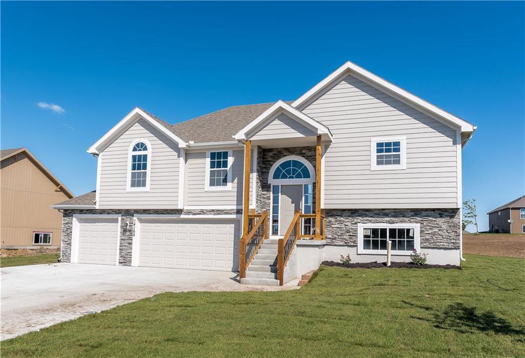 15612 Austin Ct, Basehor, KS 66007