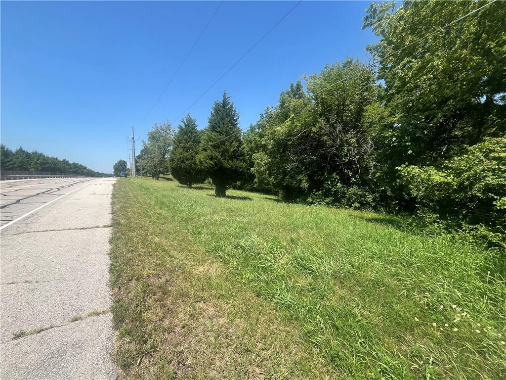 6217 NW Roanridge Rd, Kansas City, MO 64151