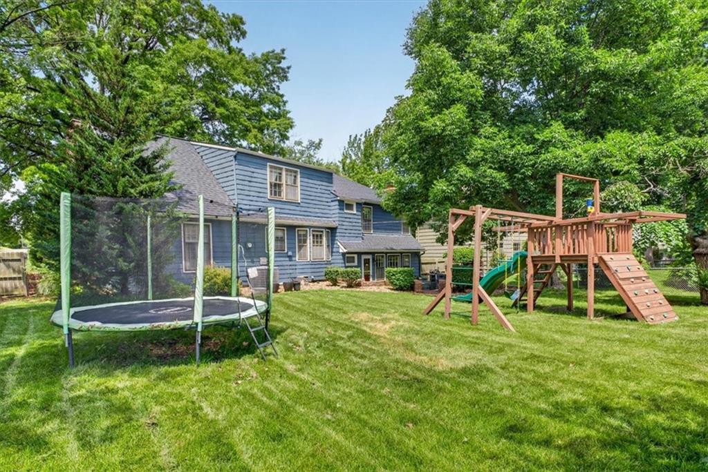 10287 Rosewood St, Overland Park, KS 66207