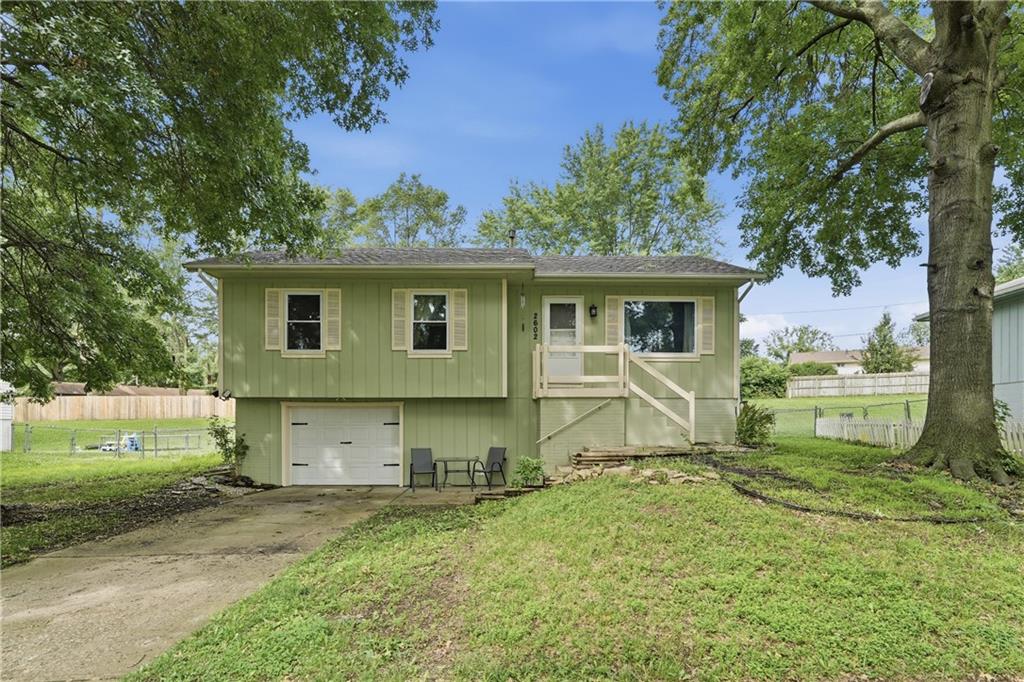 2602 Leewood Rd, Harrisonville, MO 64701