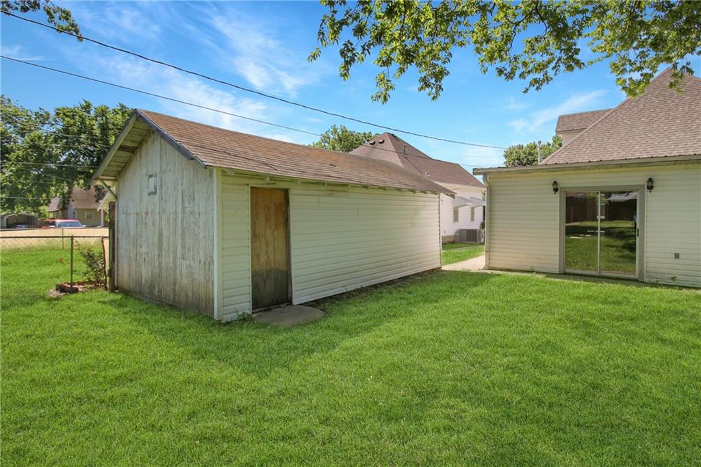 1511 Dirr Ave, Parsons, KS 67357