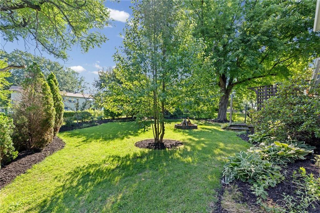 10705 Walrond Ave, Kansas City, MO 64137