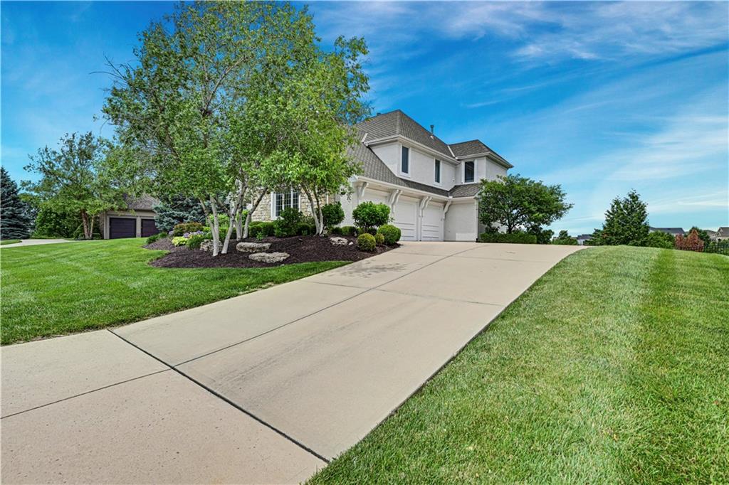 13856 Horton Dr, Overland Park, KS 66223