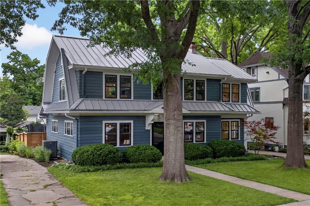 24 W 69th St, Kansas City, MO 64113