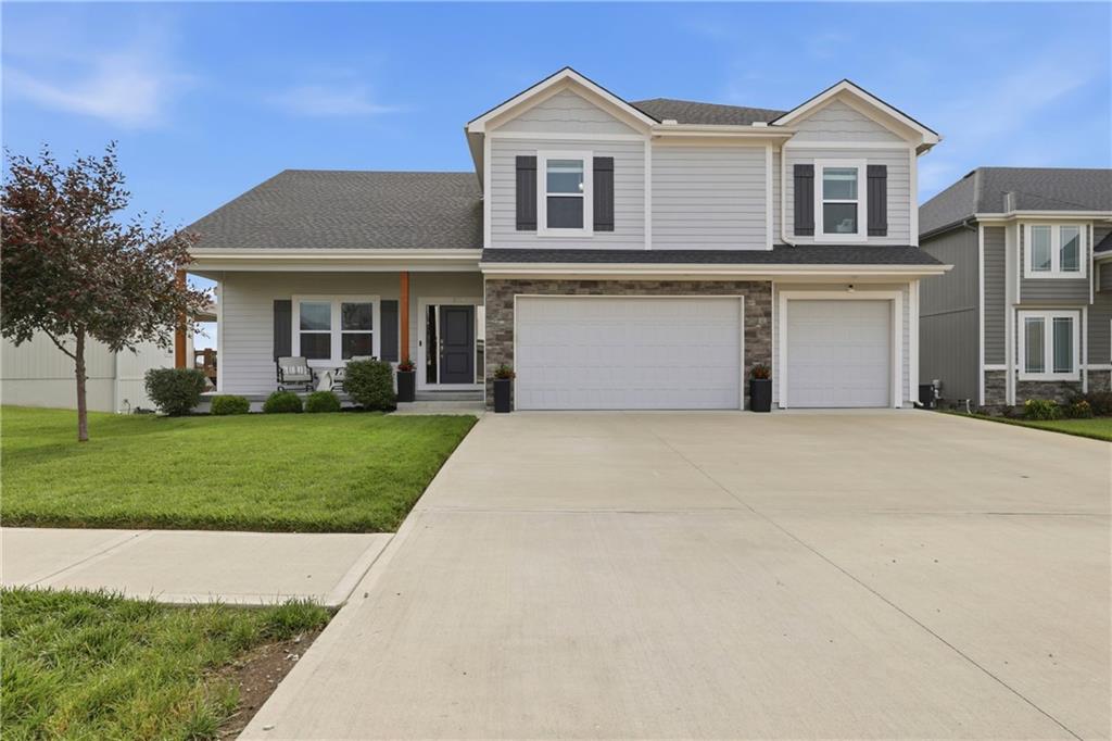 1809 NW Nicholas Dr, Grain Valley, MO 64029