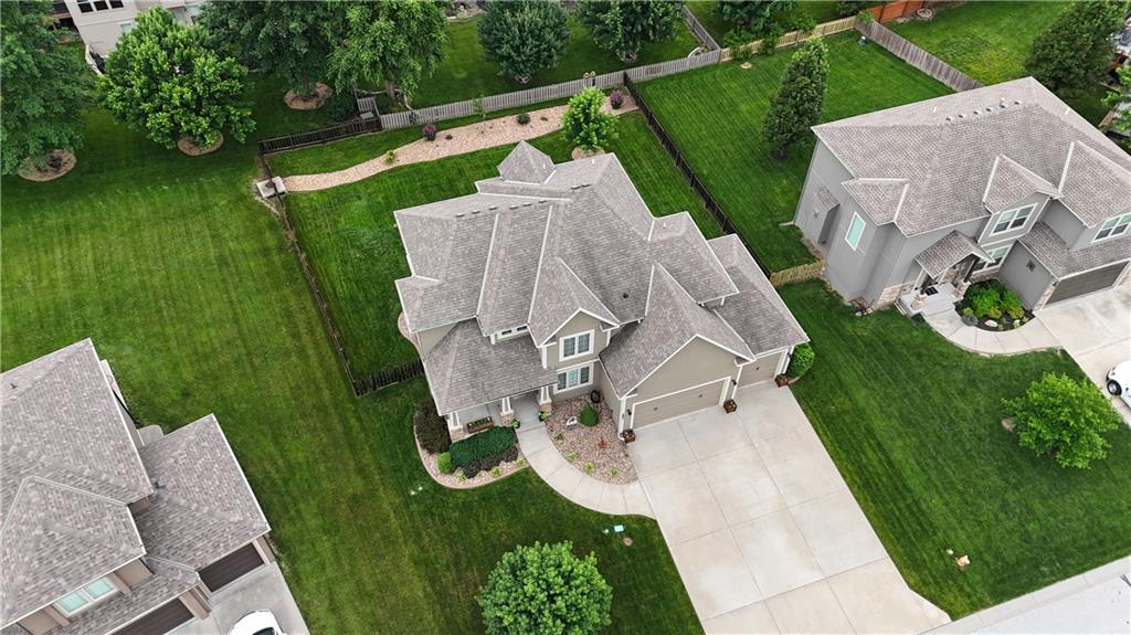 2821 NE Parkview Ln, Lee's Summit, MO 64086
