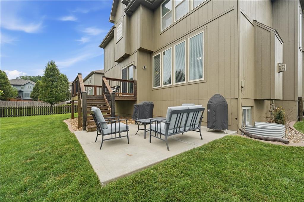 2821 NE Parkview Ln, Lee's Summit, MO 64086
