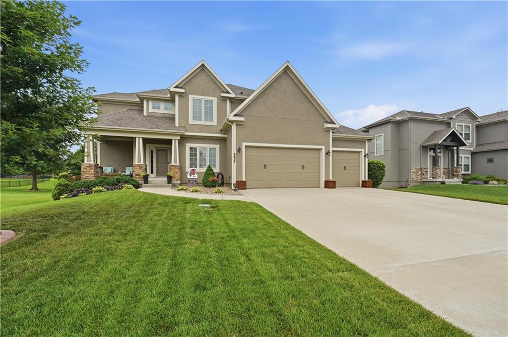 2821 NE Parkview Ln, Lee's Summit, MO 64086