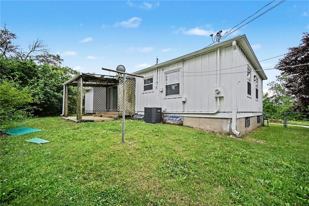 6000 E 152nd St, Grandview, MO 64030