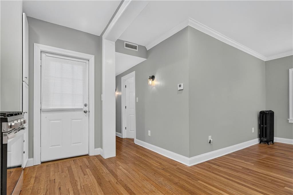 212 Emmanuel Cleaver Ii Blvd E, Kansas City, MO 64112