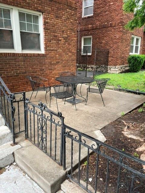 212 Emmanuel Cleaver Ii Blvd E, Kansas City, MO 64112