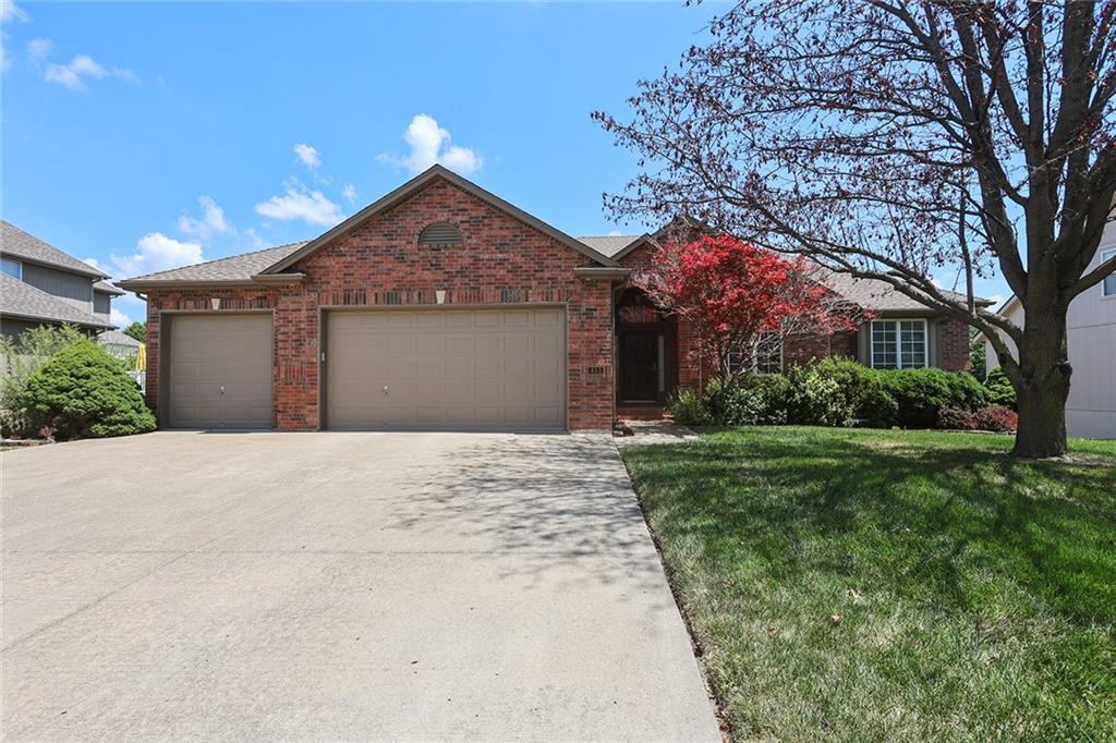 413 SE Stillwater Dr, Lee's Summit, MO 64063