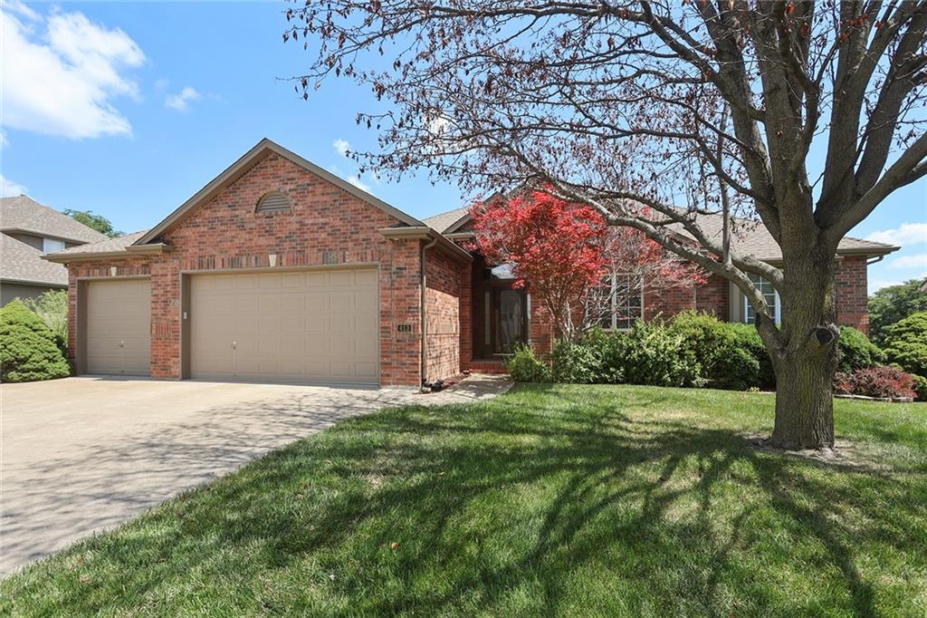 413 SE Stillwater Dr, Lee's Summit, MO 64063