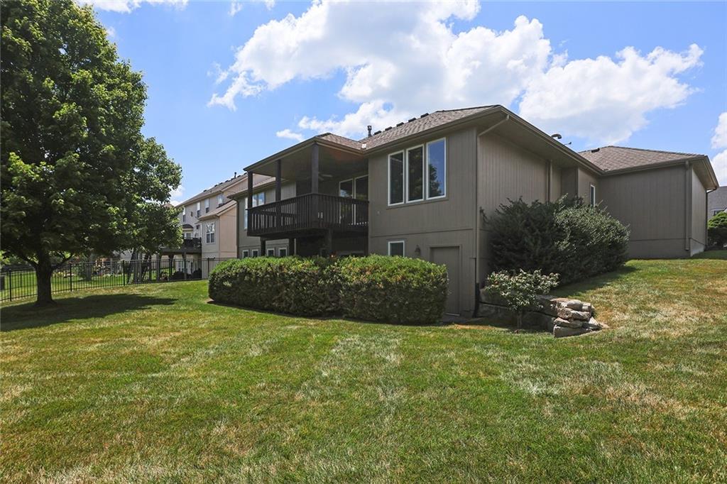 413 SE Stillwater Dr, Lee's Summit, MO 64063