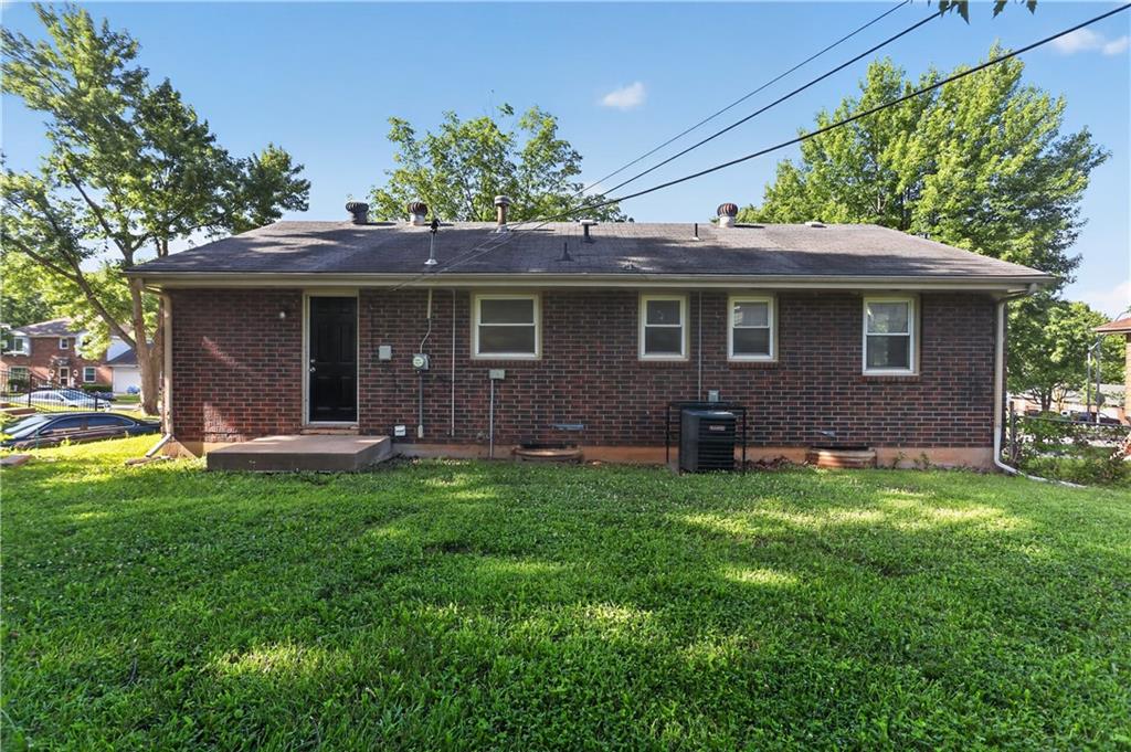8608 E 58th St, Kansas City, MO 64129