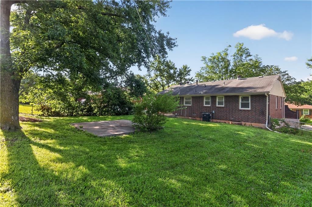 8608 E 58th St, Kansas City, MO 64129