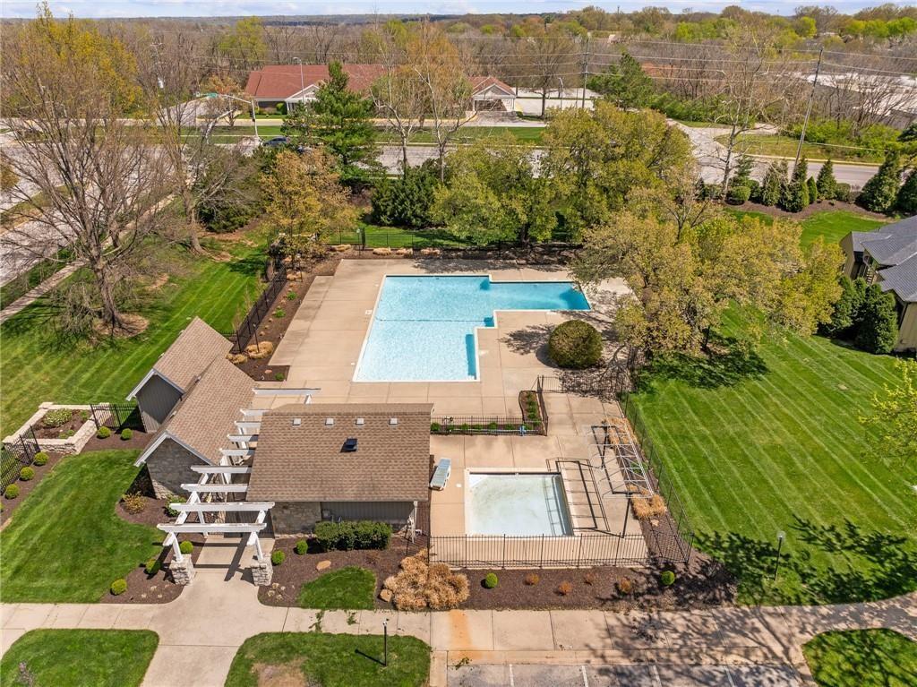 12313 Pembroke Ln, Leawood, KS 66209
