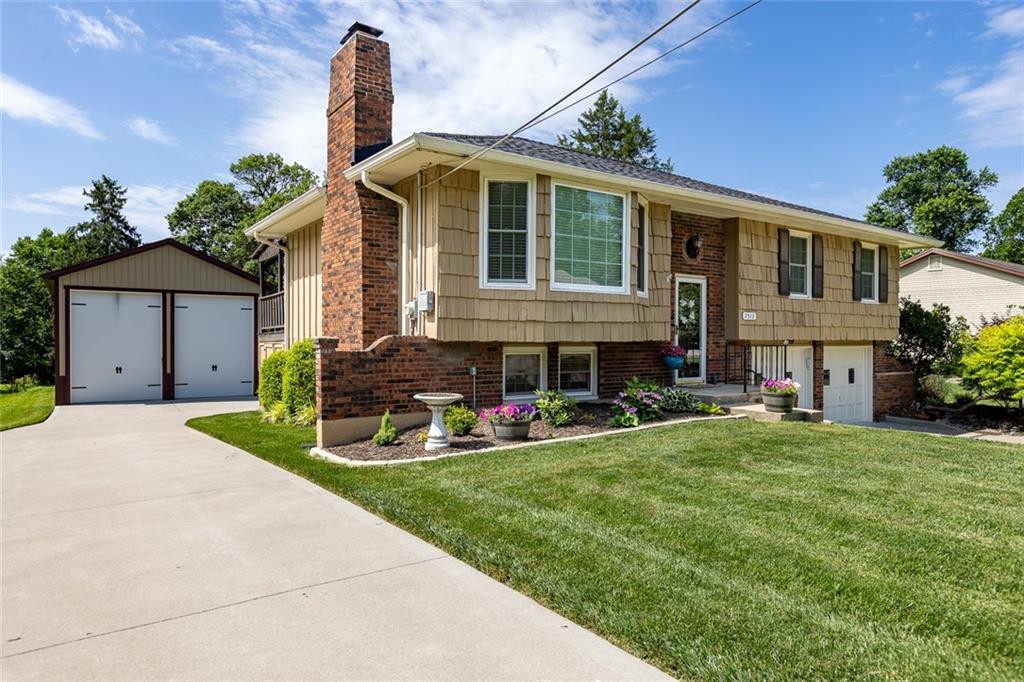7513 W High Dr, Pleasant Valley, MO 64068