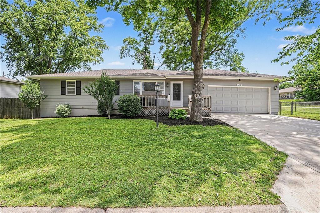 601 Mark St, Lathrop, MO 64465