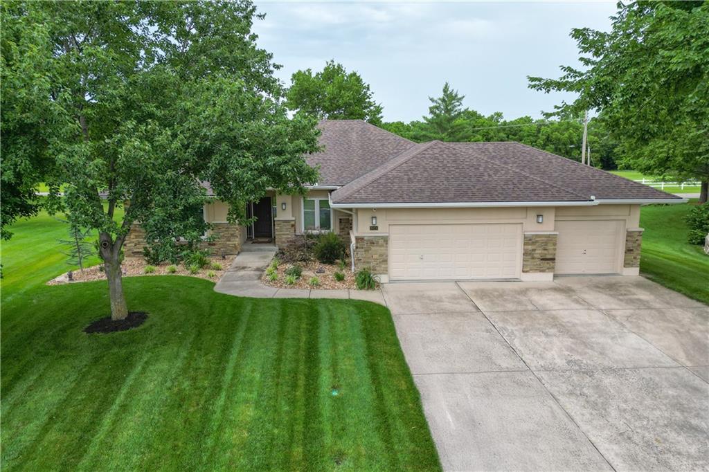 3024 S Fallbrook Ct, Blue Springs, MO 64015