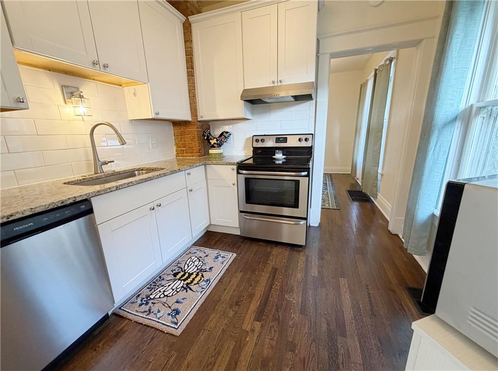 4329 State Line Rd, Kansas City, MO 64111