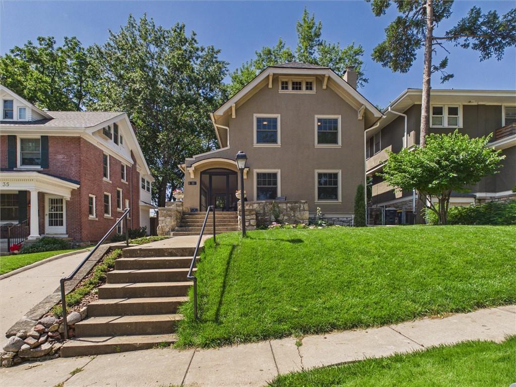 33 E 53rd Ter, Kansas City, MO 64112