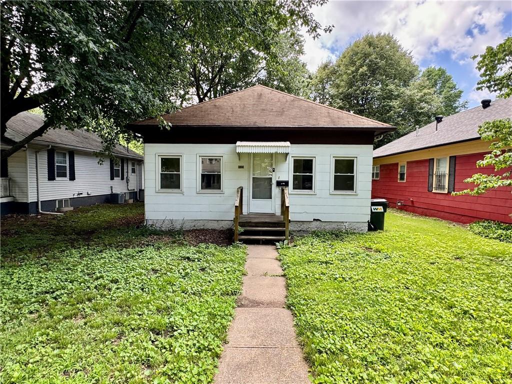 709 Rhodes St, Grandview, MO 64030