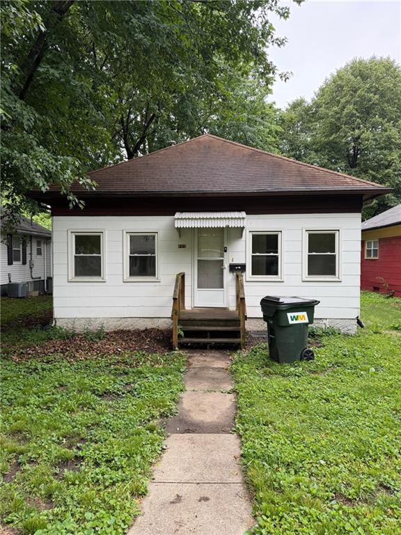709 Rhodes St, Grandview, MO 64030