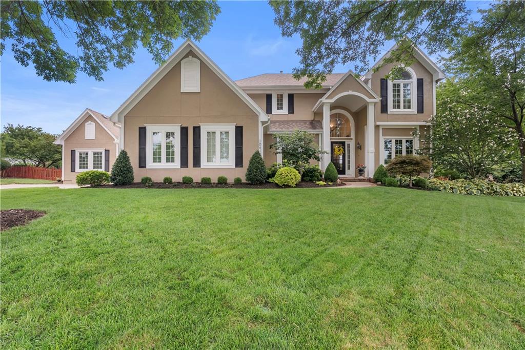 1041 SW Ellis Dr, Lee's Summit, MO 64081