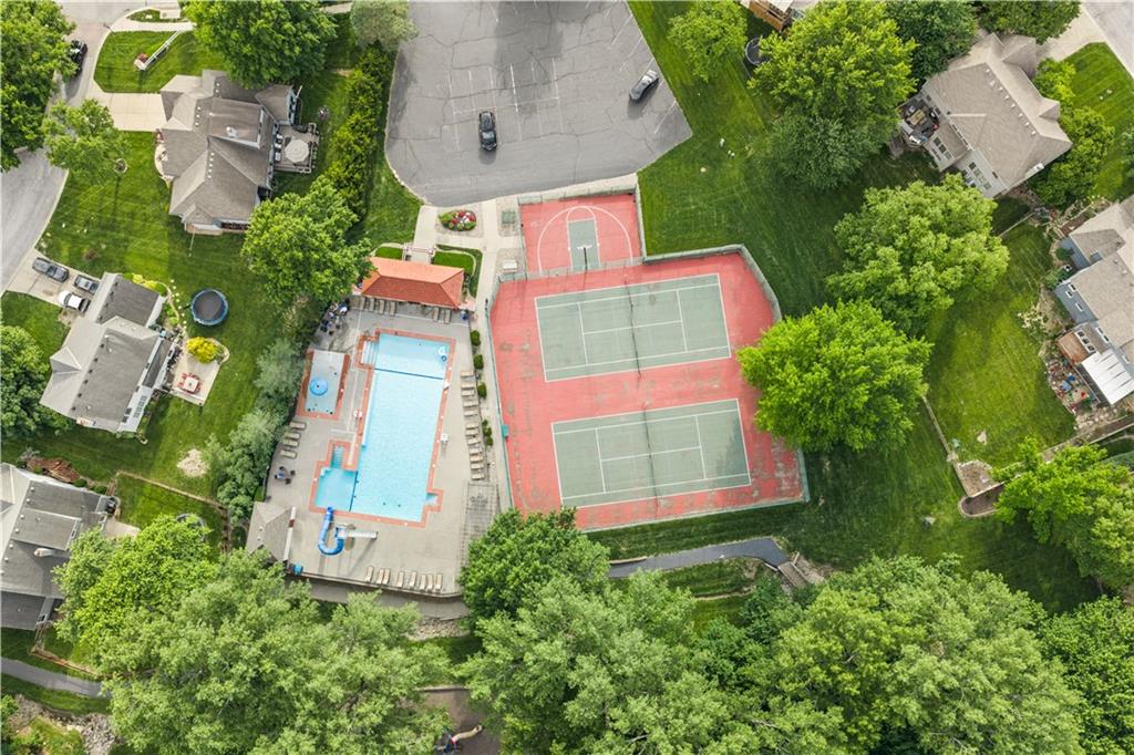 1041 SW Ellis Dr, Lee's Summit, MO 64081
