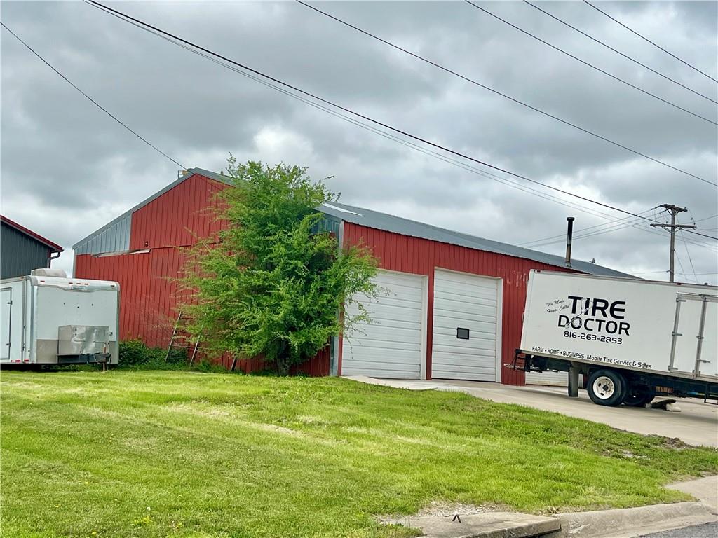 101 N Third St, Odessa, MO 64076