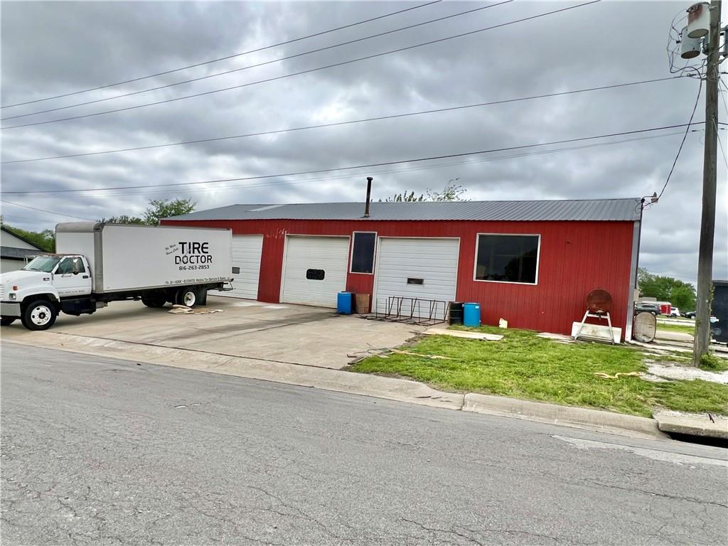 101 N Third St, Odessa, MO 64076