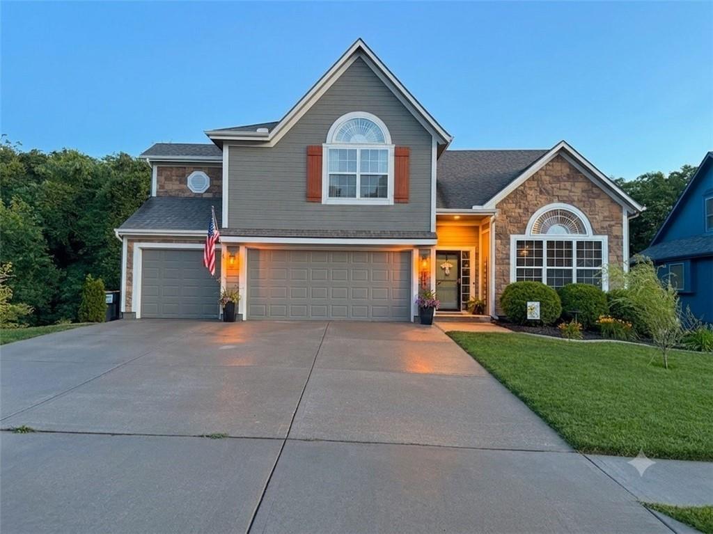919 S 12th St, Louisburg, KS 66053