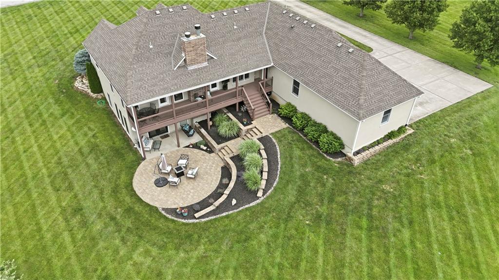 24407 Woodland Cir, Lee's Summit, MO 64086
