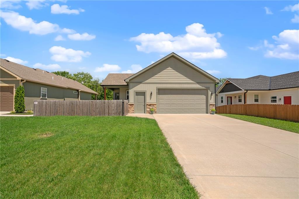8462 Peoria St, De Soto, KS 66018