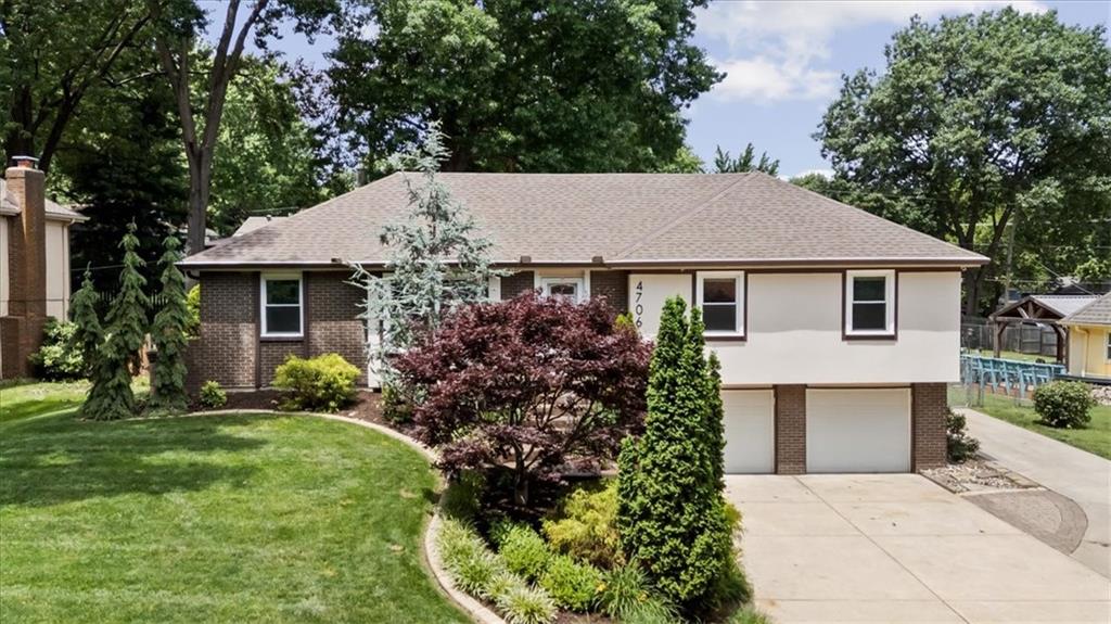 4706 Stearns Ln, Shawnee, KS 66203