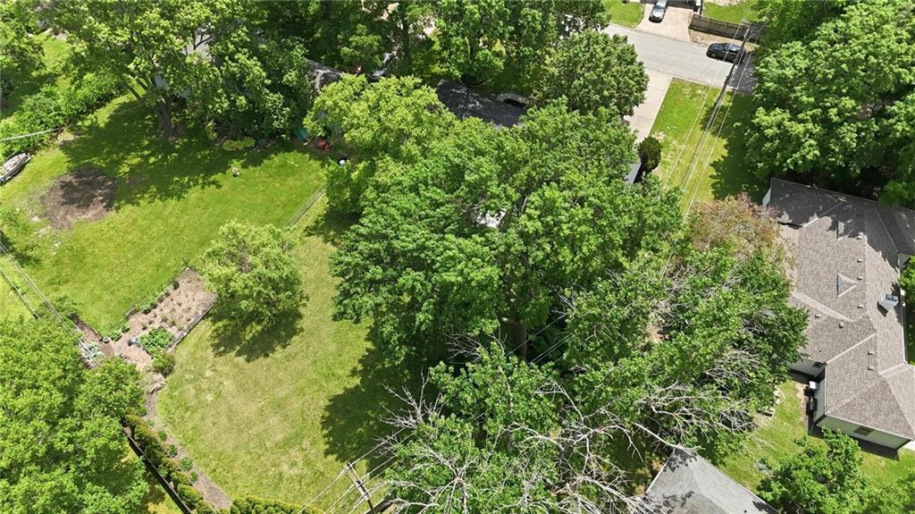 1216 W 97 St, Kansas City, MO 64114
