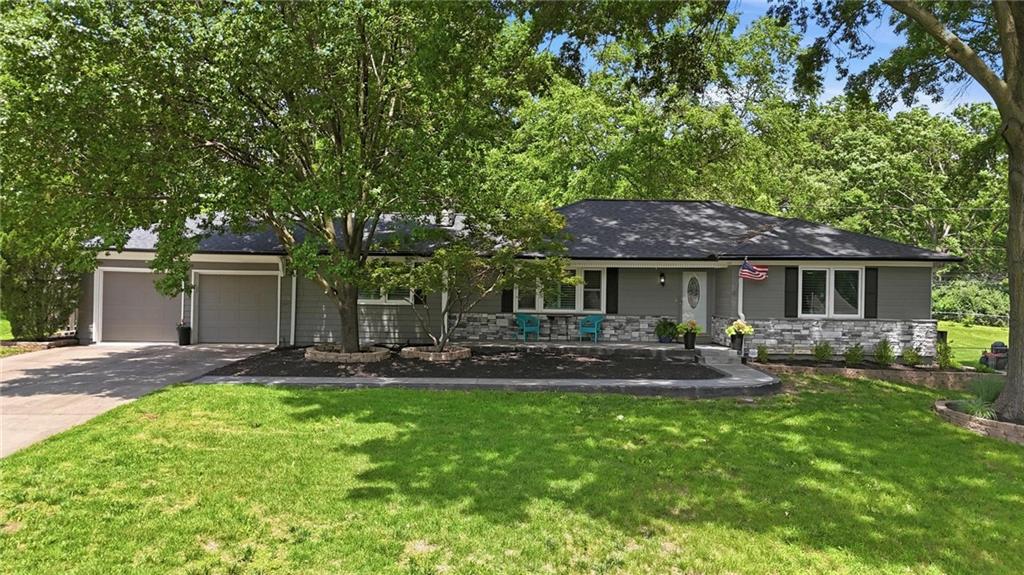1216 W 97 St, Kansas City, MO 64114
