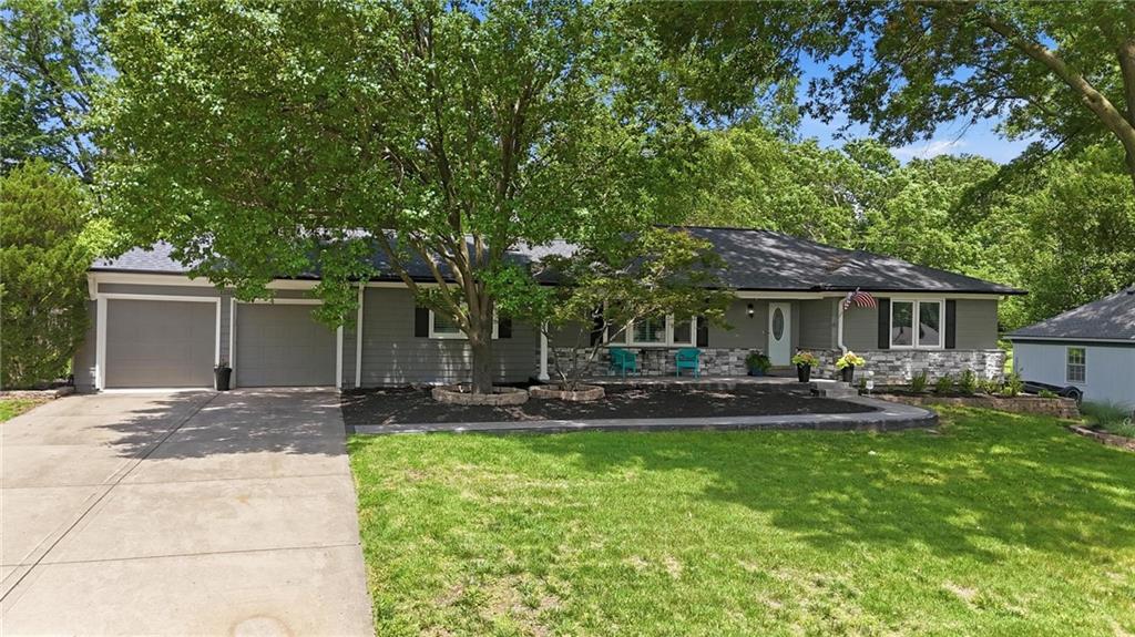 1216 W 97 St, Kansas City, MO 64114