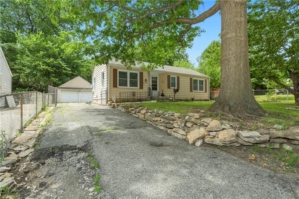 510 S Ralston Ave, Sugar Creek, MO 64054