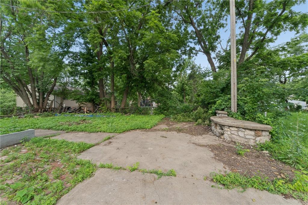 2428 Oakley Ave, Kansas City, MO 64127