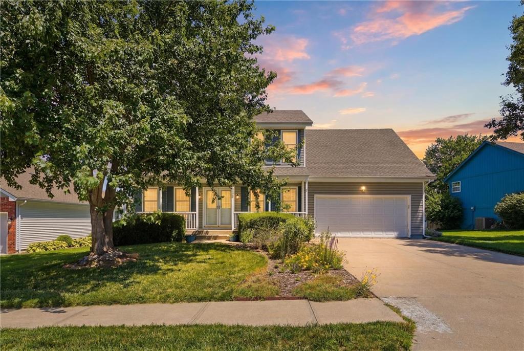 1204 Franklin Dr, Lee's Summit, MO 64064