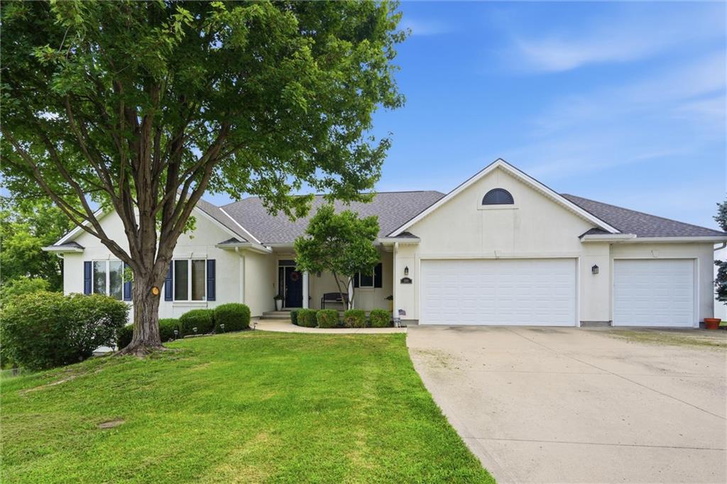 1301 NE Horizon Dr, Lee's Summit, MO 64086