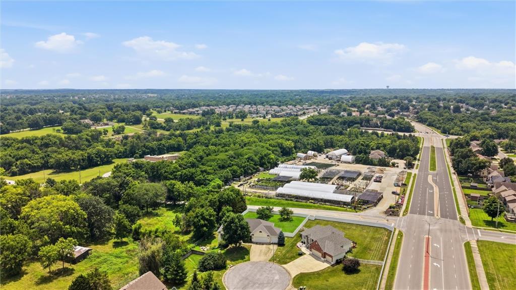 1301 NE Horizon Dr, Lee's Summit, MO 64086