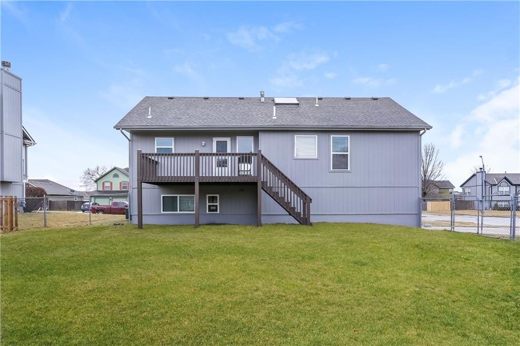 502 Sunny Ln, Raymore, MO 64083