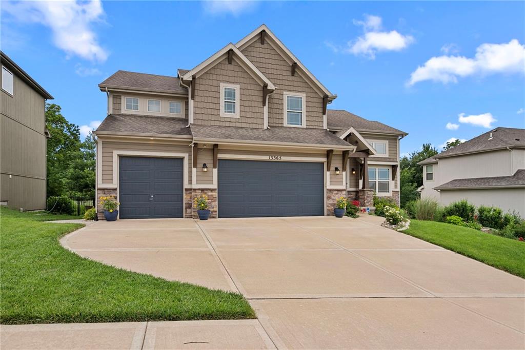 13365 NW 72nd St, Parkville, MO 64152
