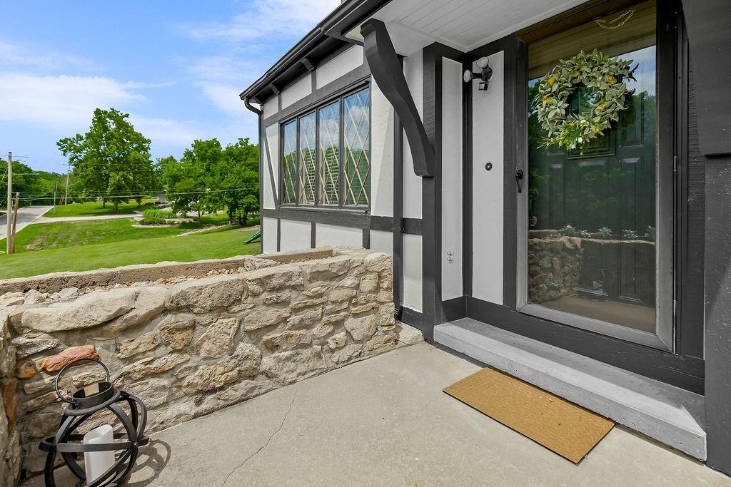 5475 Clare Rd, Shawnee, KS 66226