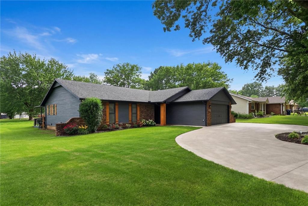 3303 W 2nd St, Coffeyville, KS 67337
