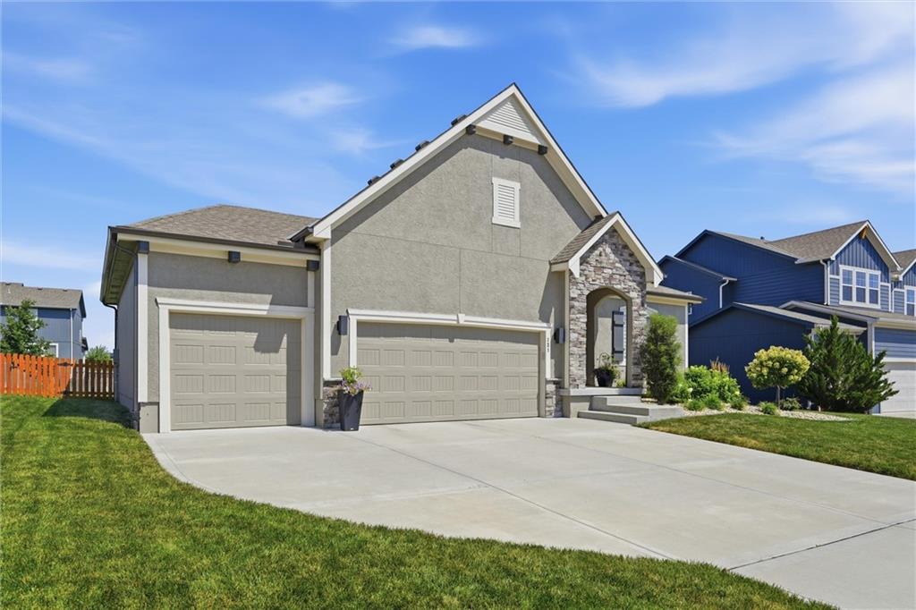 131 SE Briar Valley Ln, Blue Springs, MO 64064